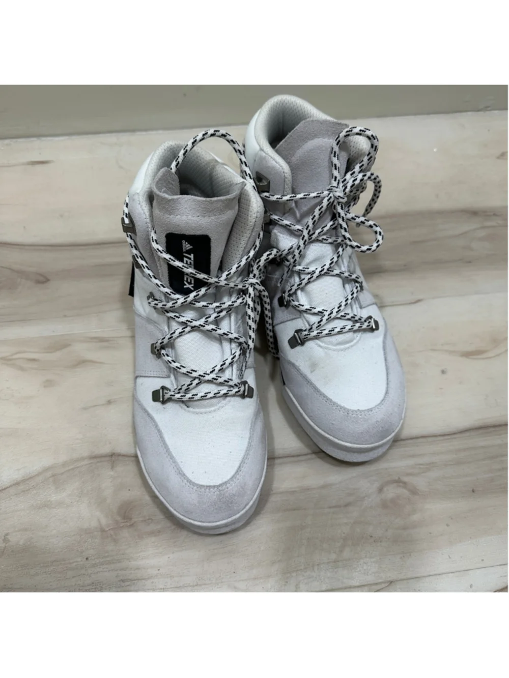 Women's Adidas Terrex Snowpitch COLD.RDY Hiking Boots Size 6 White Grey